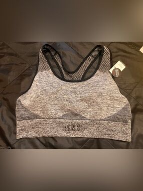 NWT
Victoria’s Secret PINK 
Seamless lightly lined Sports Bra
Large